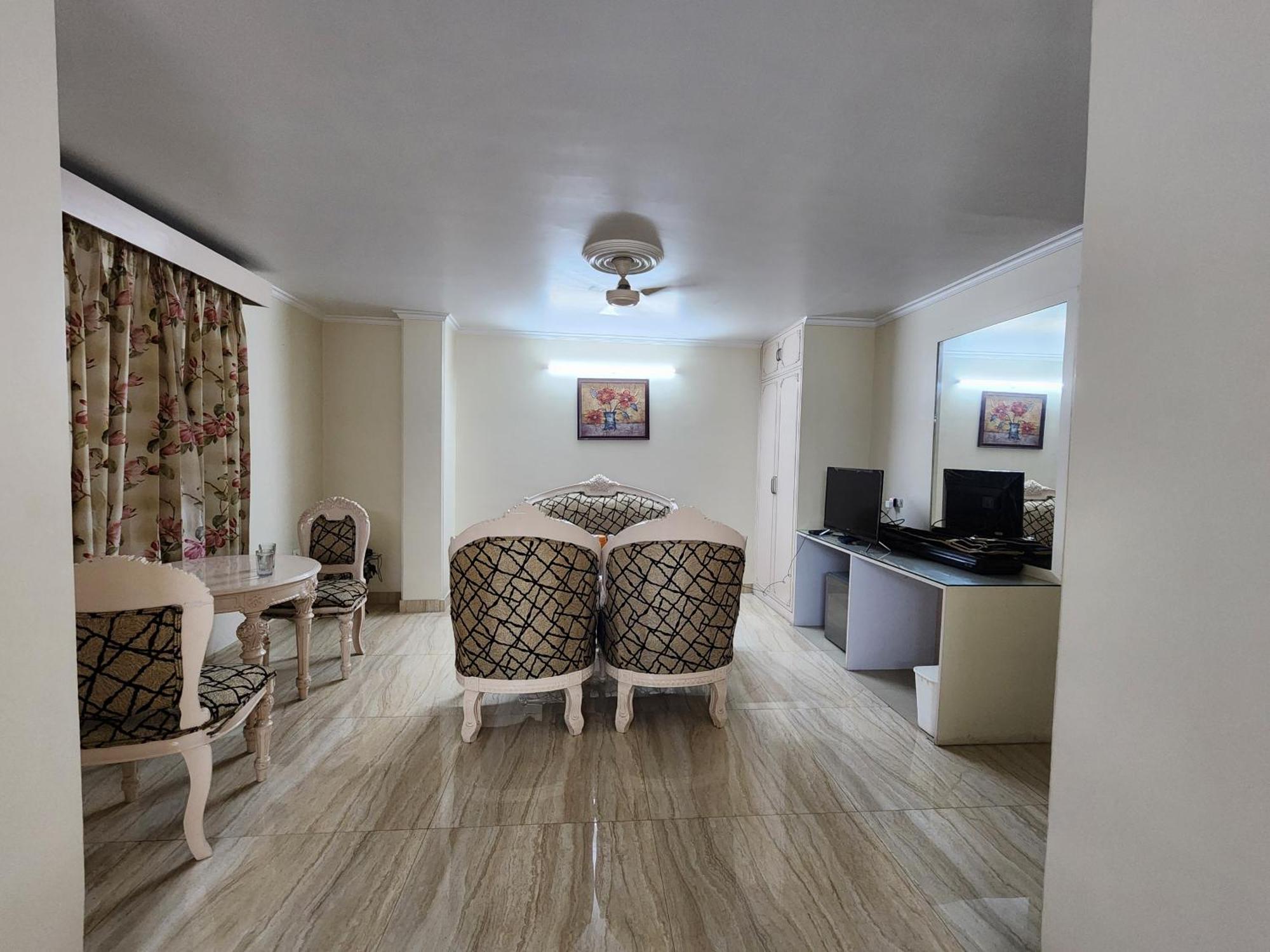 Hotel Mayur Deluxe מיראט מראה חיצוני תמונה