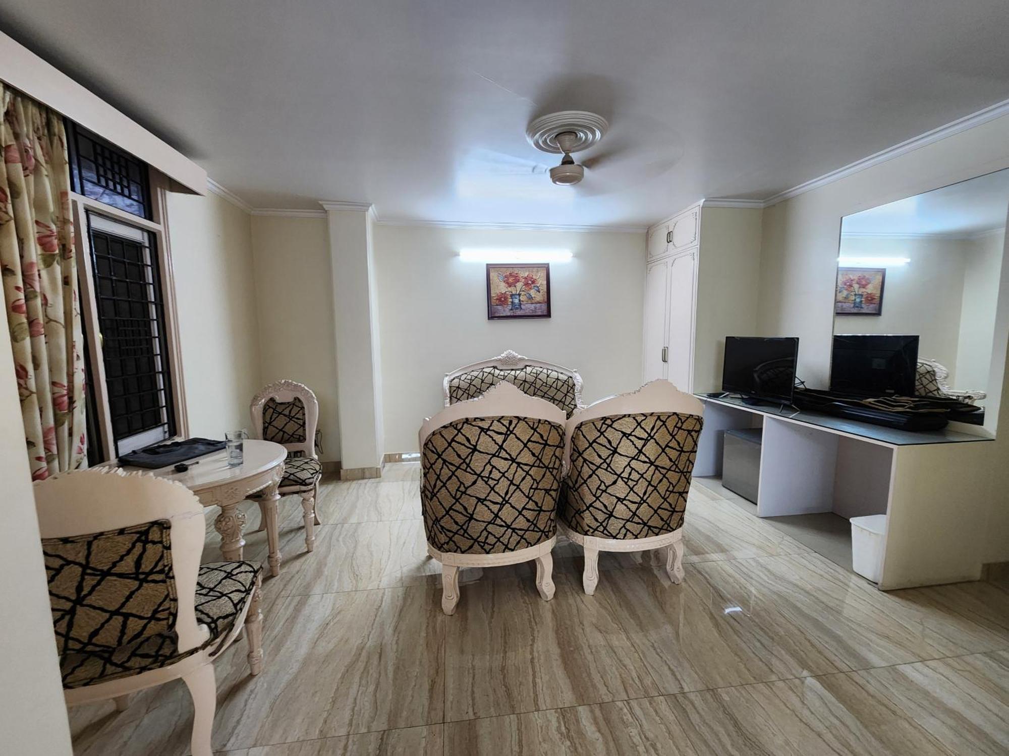 Hotel Mayur Deluxe מיראט מראה חיצוני תמונה