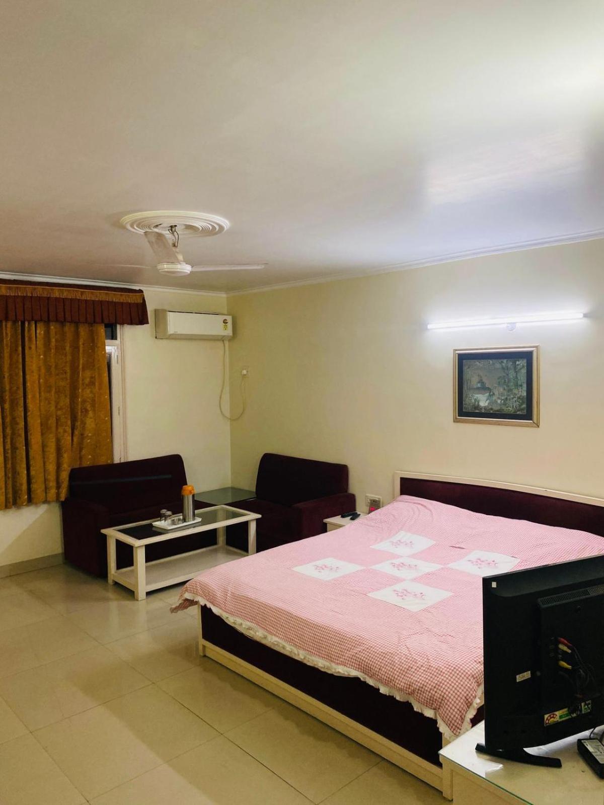 Hotel Mayur Deluxe מיראט מראה חיצוני תמונה